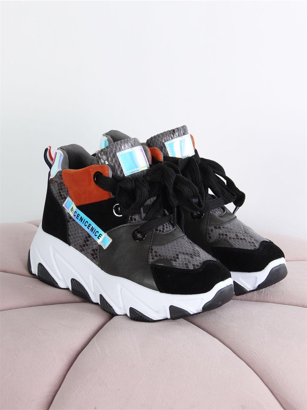 Muggia - Sorte sneakers med slangeprint og orange detalje